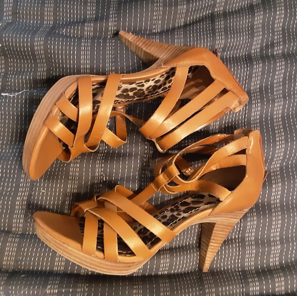 Jessica Simpson heels  002 - Picture 5 of 7